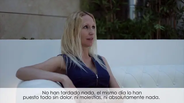 Paciente de Alvarado Dental Clinic contando en vídeo su experiencia con implantes dentales (testimonio 6)