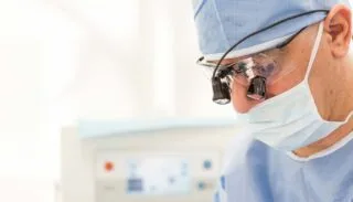 Dr. Miguel Alvarado, dentista en Valencia