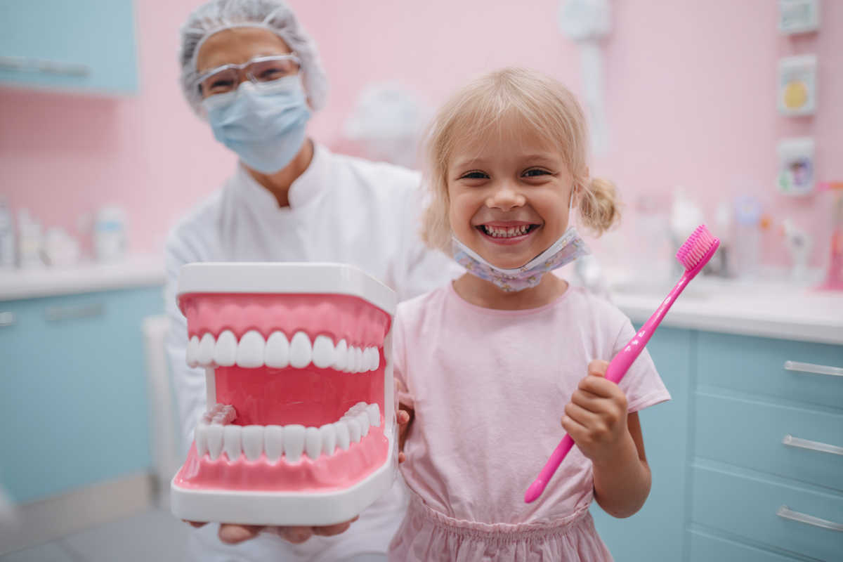 Férula de descarga para bruxismo en paciente con implantes Férula de descarga para bruxismo en paciente con implantes